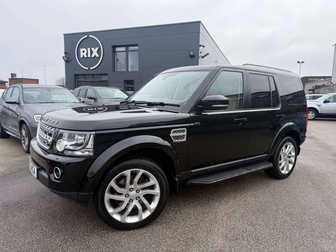A 2015 LAND ROVER DISCOVERY 4 3.0 SD V6 HSE SUV 5dr Diesel Auto 4WD Euro 6-2 FORMER KEEPERS FANTASTIC SER A 2015 LAND ROVER DISCOVERY 4 3.0 SD V6 HSE SUV 5dr Diesel Auto 4WD Euro 6-2 FORMER KEEPERS FANTASTIC SER