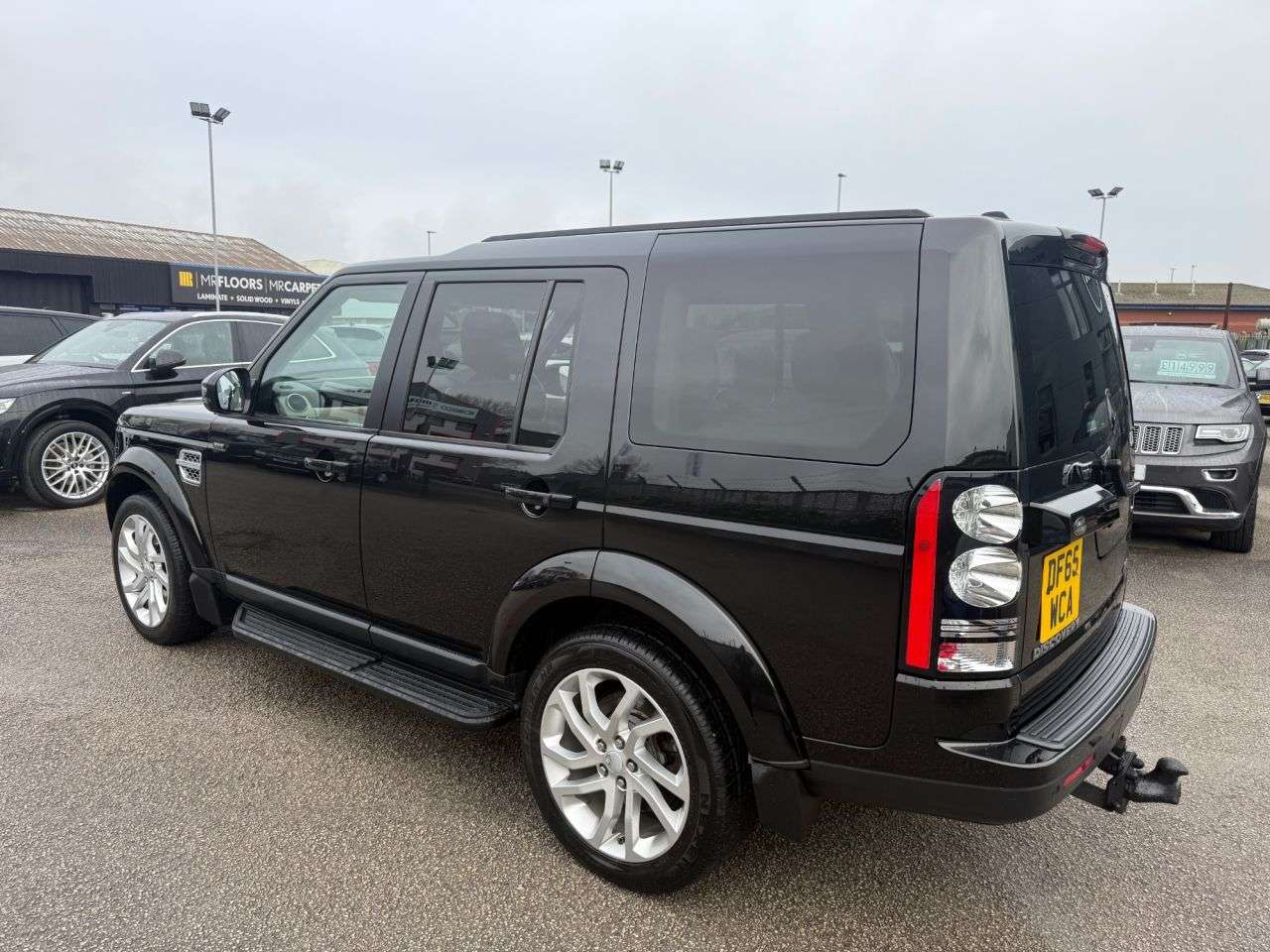 A 2015 LAND ROVER DISCOVERY 4 3.0 SD V6 HSE SUV 5dr Diesel Auto 4WD Euro 6-2 FORMER KEEPERS FANTASTIC SER A 2015 LAND ROVER DISCOVERY 4 3.0 SD V6 HSE SUV 5dr Diesel Auto 4WD Euro 6-2 FORMER KEEPERS FANTASTIC SER