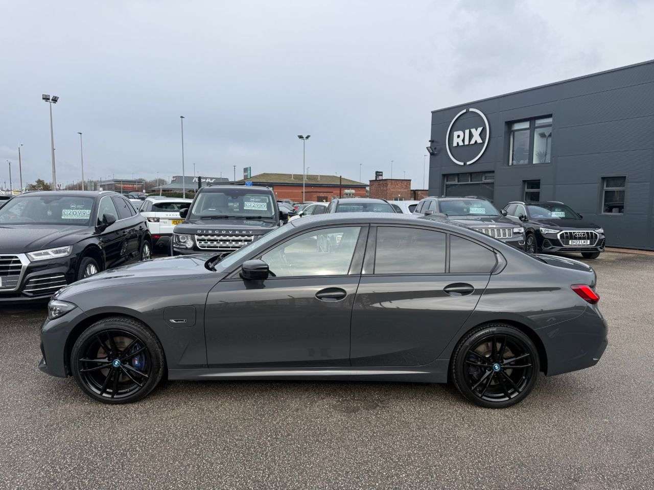 A 2022 BMW 3 SERIES 2.0 330e 12kWh M Sport Pro Edition Saloon 4dr Petrol Plug-in Hybrid Auto Eu A 2022 BMW 3 SERIES 2.0 330e 12kWh M Sport Pro Edition Saloon 4dr Petrol Plug-in Hybrid Auto Eu