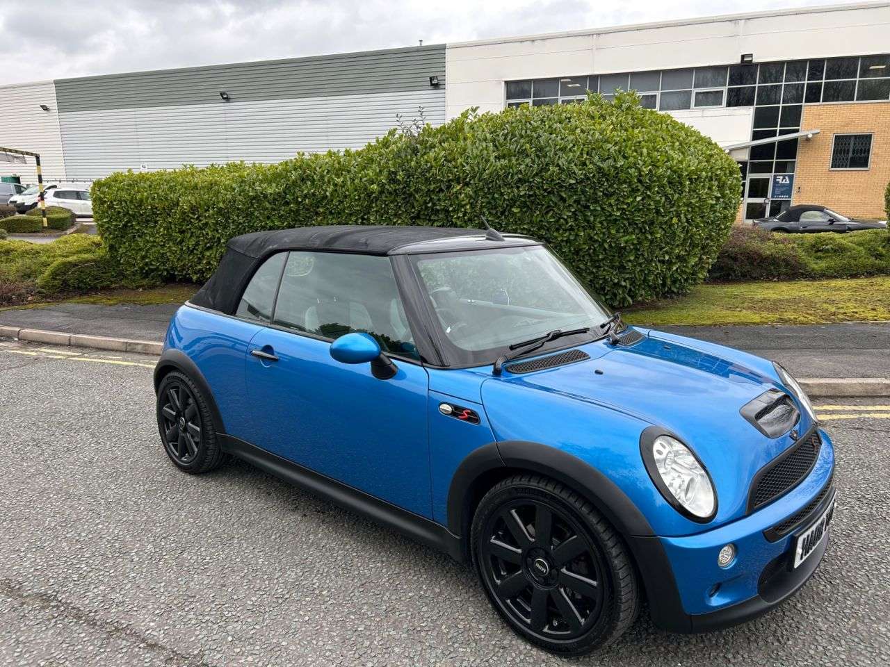 A 2008 MINI CONVERTIBLE 1.6 Cooper S Convertible 2dr Petrol Manual Euro 4 (170 ps)-Factory Extras W A 2008 MINI CONVERTIBLE 1.6 Cooper S Convertible 2dr Petrol Manual Euro 4 (170 ps)-Factory Extras W