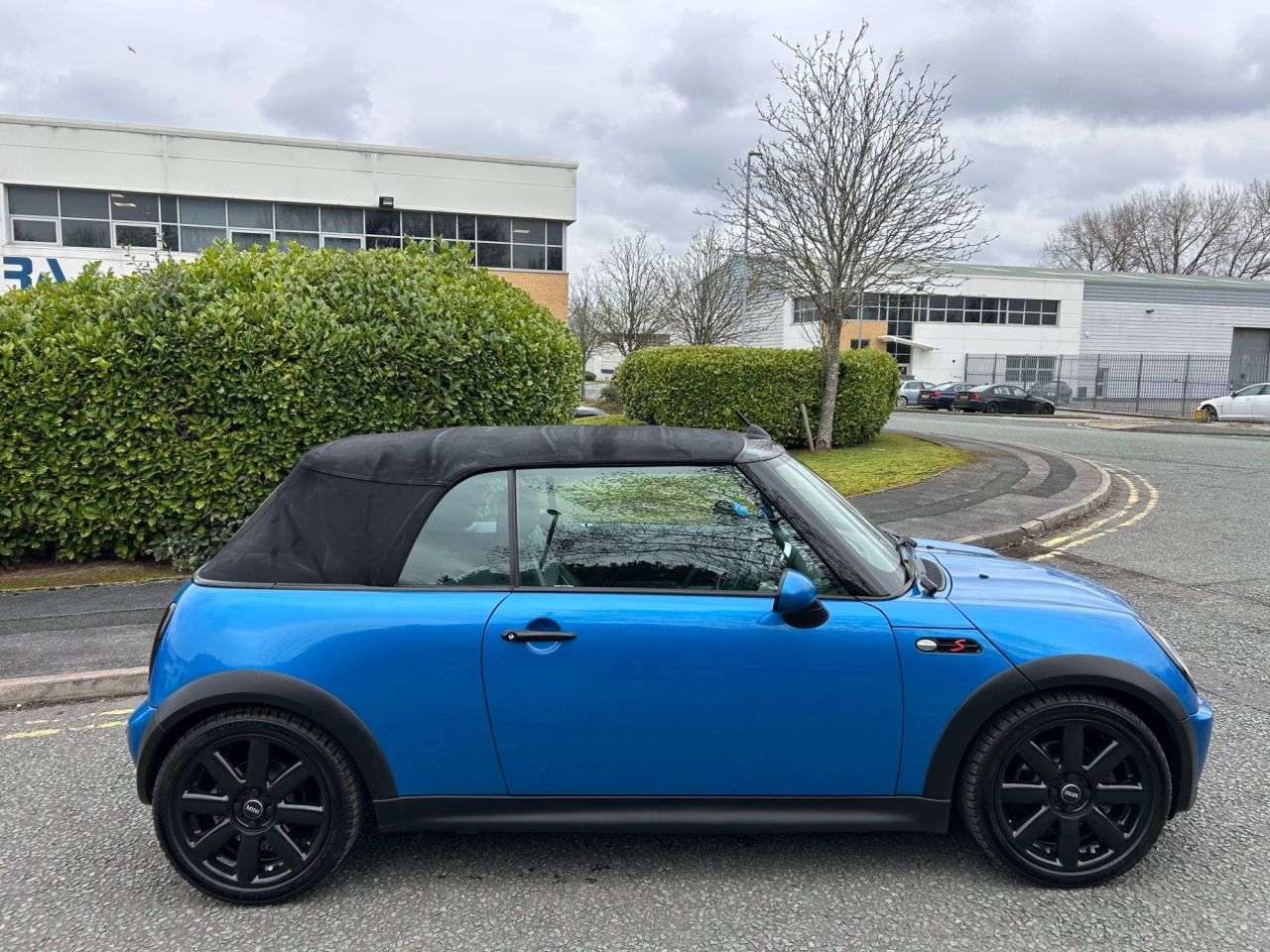 A 2008 MINI CONVERTIBLE 1.6 Cooper S Convertible 2dr Petrol Manual Euro 4 (170 ps)-Factory Extras W A 2008 MINI CONVERTIBLE 1.6 Cooper S Convertible 2dr Petrol Manual Euro 4 (170 ps)-Factory Extras W