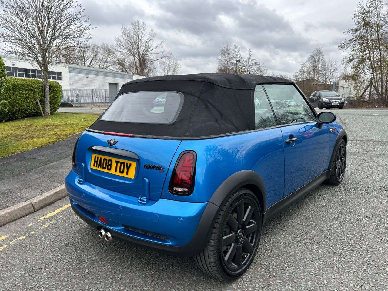 A 2008 MINI CONVERTIBLE 1.6 Cooper S Convertible 2dr Petrol Manual Euro 4 (170 ps)-Factory Extras W A 2008 MINI CONVERTIBLE 1.6 Cooper S Convertible 2dr Petrol Manual Euro 4 (170 ps)-Factory Extras W