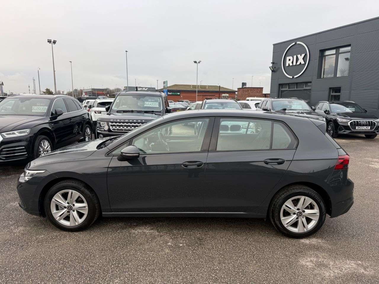 A 2023 VOLKSWAGEN GOLF 1.5 TSI Life Hatchback 5dr Petrol Manual Euro 6 (s/s) (130 ps) A 2023 VOLKSWAGEN GOLF 1.5 TSI Life Hatchback 5dr Petrol Manual Euro 6 (s/s) (130 ps)