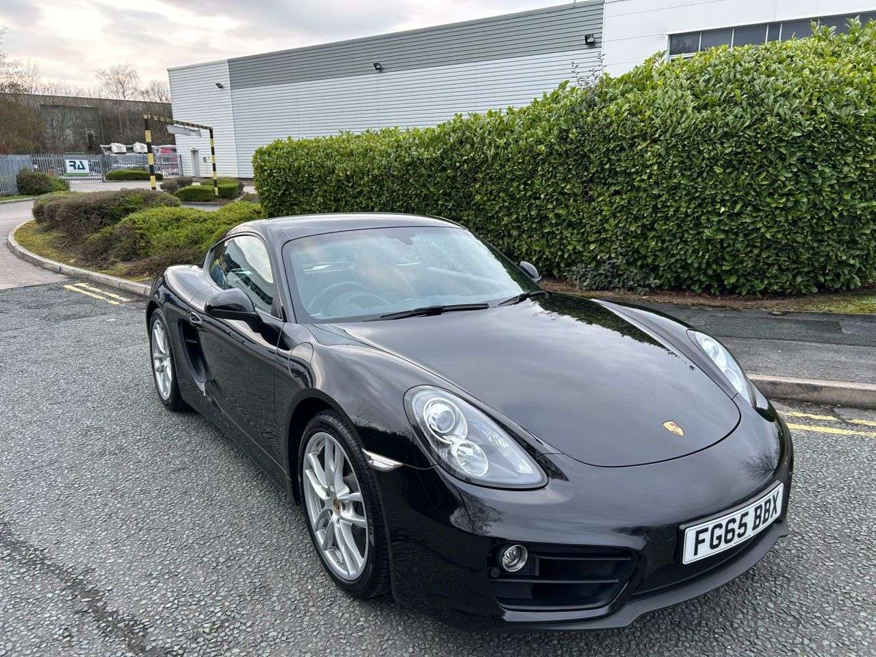 A 2015 PORSCHE CAYMAN 2.7 981 Coupe 2dr Petrol PDK Euro 6 (s/s) (275 ps)-Factory Extras Worth £3, A 2015 PORSCHE CAYMAN 2.7 981 Coupe 2dr Petrol PDK Euro 6 (s/s) (275 ps)-Factory Extras Worth £3,