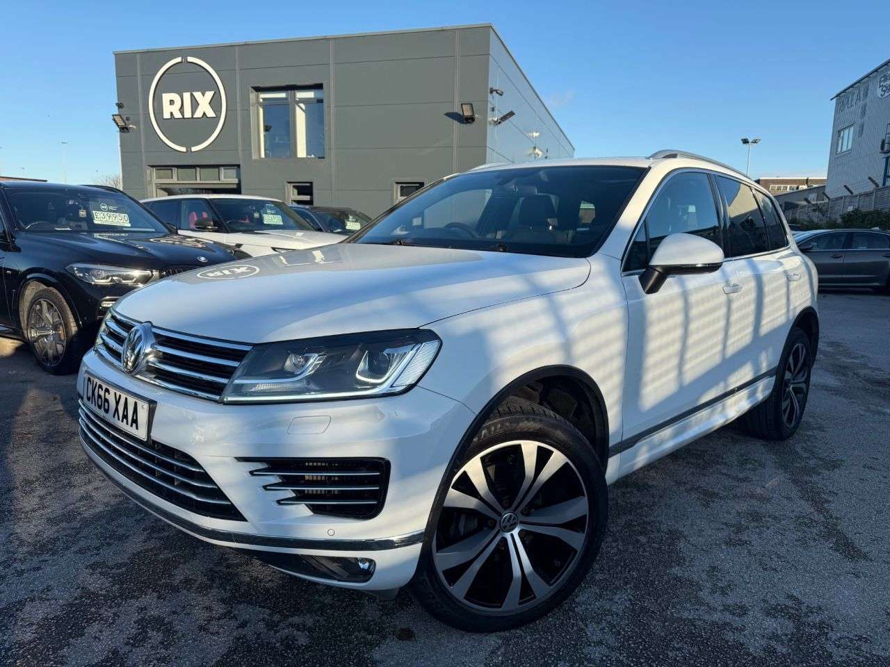 A 2016 VOLKSWAGEN TOUAREG 3.0 TDI V6 BlueMotion Tech R-Line SUV 5dr Diesel Tiptronic 4WD Euro 6 (s/s) A 2016 VOLKSWAGEN TOUAREG 3.0 TDI V6 BlueMotion Tech R-Line SUV 5dr Diesel Tiptronic 4WD Euro 6 (s/s)