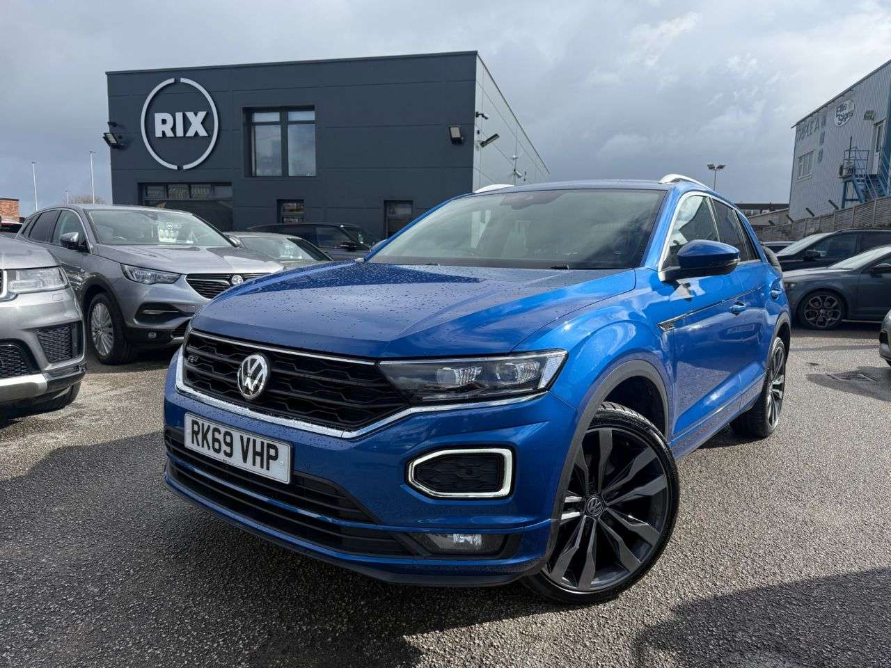 A 2019 VOLKSWAGEN T-ROC 1.5 TSI GPF EVO R-Line SUV 5dr Petrol DSG Euro 6-2 OWNER CAR FINISHED IN RA A 2019 VOLKSWAGEN T-ROC 1.5 TSI GPF EVO R-Line SUV 5dr Petrol DSG Euro 6-2 OWNER CAR FINISHED IN RA