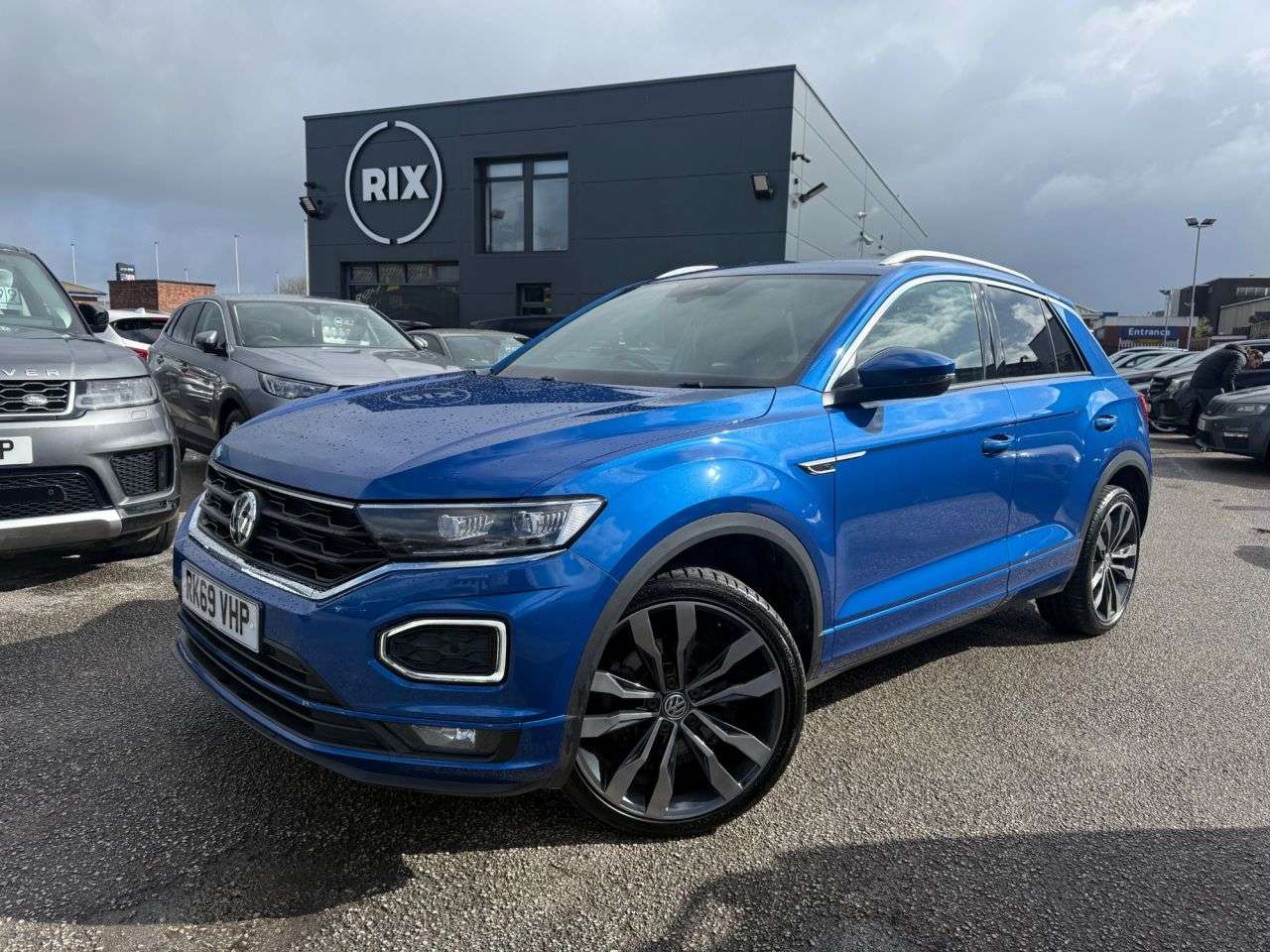 A 2019 VOLKSWAGEN T-ROC 1.5 TSI GPF EVO R-Line SUV 5dr Petrol DSG Euro 6-2 OWNER CAR FINISHED IN RA A 2019 VOLKSWAGEN T-ROC 1.5 TSI GPF EVO R-Line SUV 5dr Petrol DSG Euro 6-2 OWNER CAR FINISHED IN RA