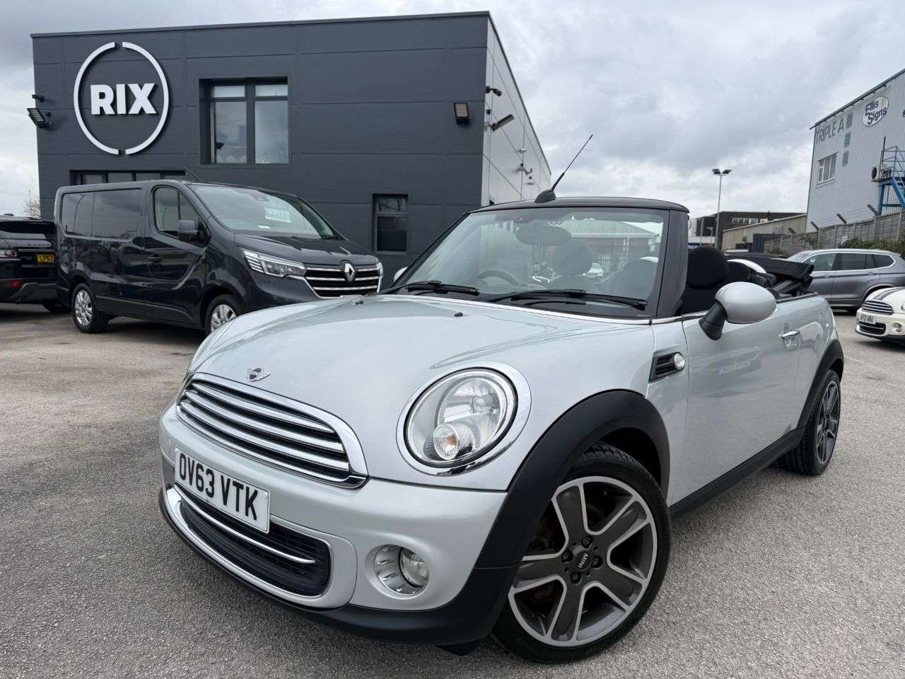 A 2013 MINI CONVERTIBLE 1.6 Cooper Convertible 2dr Petrol Manual Euro 6 (s/s) (122 ps)-Factory Extr A 2013 MINI CONVERTIBLE 1.6 Cooper Convertible 2dr Petrol Manual Euro 6 (s/s) (122 ps)-Factory Extr