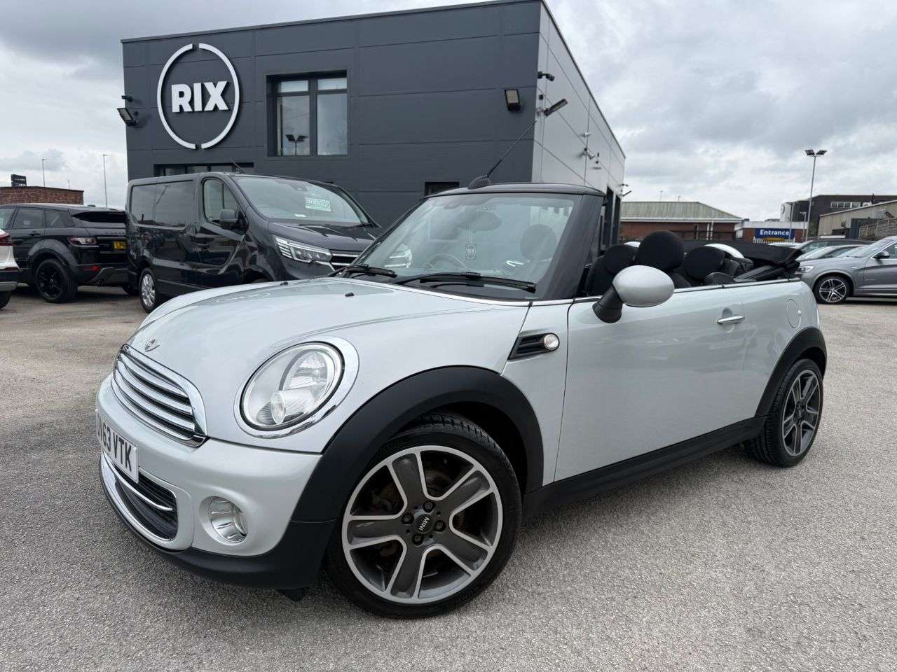 A 2013 MINI CONVERTIBLE 1.6 Cooper Convertible 2dr Petrol Manual Euro 6 (s/s) (122 ps)-Factory Extr A 2013 MINI CONVERTIBLE 1.6 Cooper Convertible 2dr Petrol Manual Euro 6 (s/s) (122 ps)-Factory Extr