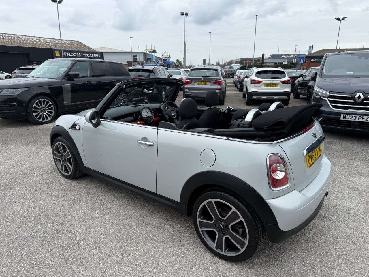 A 2013 MINI CONVERTIBLE 1.6 Cooper Convertible 2dr Petrol Manual Euro 6 (s/s) (122 ps)-Factory Extr A 2013 MINI CONVERTIBLE 1.6 Cooper Convertible 2dr Petrol Manual Euro 6 (s/s) (122 ps)-Factory Extr