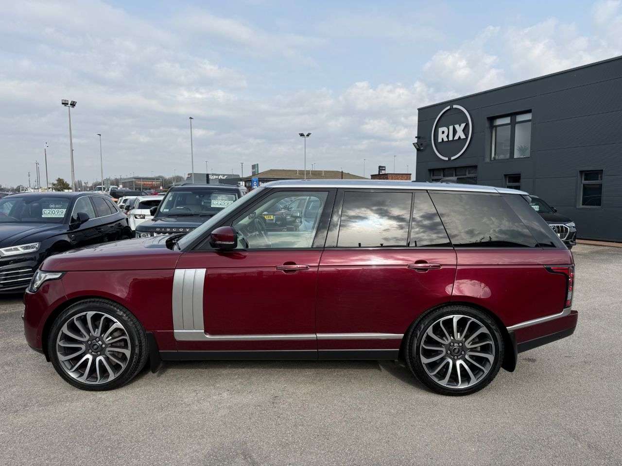 A 2017 LAND ROVER RANGE ROVER 4.4 SD V8 Autobiography SUV 5dr Diesel Auto 4WD Euro 6 (s/s) (339 ps)-2 For A 2017 LAND ROVER RANGE ROVER 4.4 SD V8 Autobiography SUV 5dr Diesel Auto 4WD Euro 6 (s/s) (339 ps)-2 For