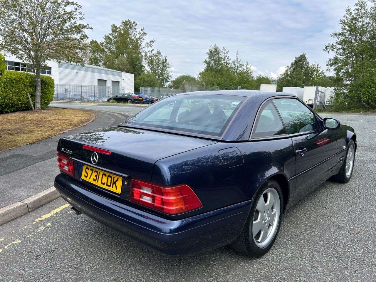 A 1998 MERCEDES-BENZ SL 2.8 SL280 Convertible 2dr Petrol Automatic (270 g/km, 204 bhp)-Superb Low M A 1998 MERCEDES-BENZ SL 2.8 SL280 Convertible 2dr Petrol Automatic (270 g/km, 204 bhp)-Superb Low M