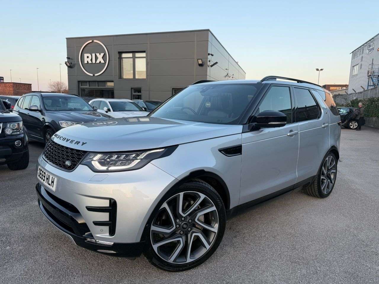 A 2019 LAND ROVER DISCOVERY 5 3.0 SD V6 HSE Luxury SUV 5dr Diesel Auto 4WD Euro 6-2 FORMER KEEPERS FINISH A 2019 LAND ROVER DISCOVERY 5 3.0 SD V6 HSE Luxury SUV 5dr Diesel Auto 4WD Euro 6-2 FORMER KEEPERS FINISH
