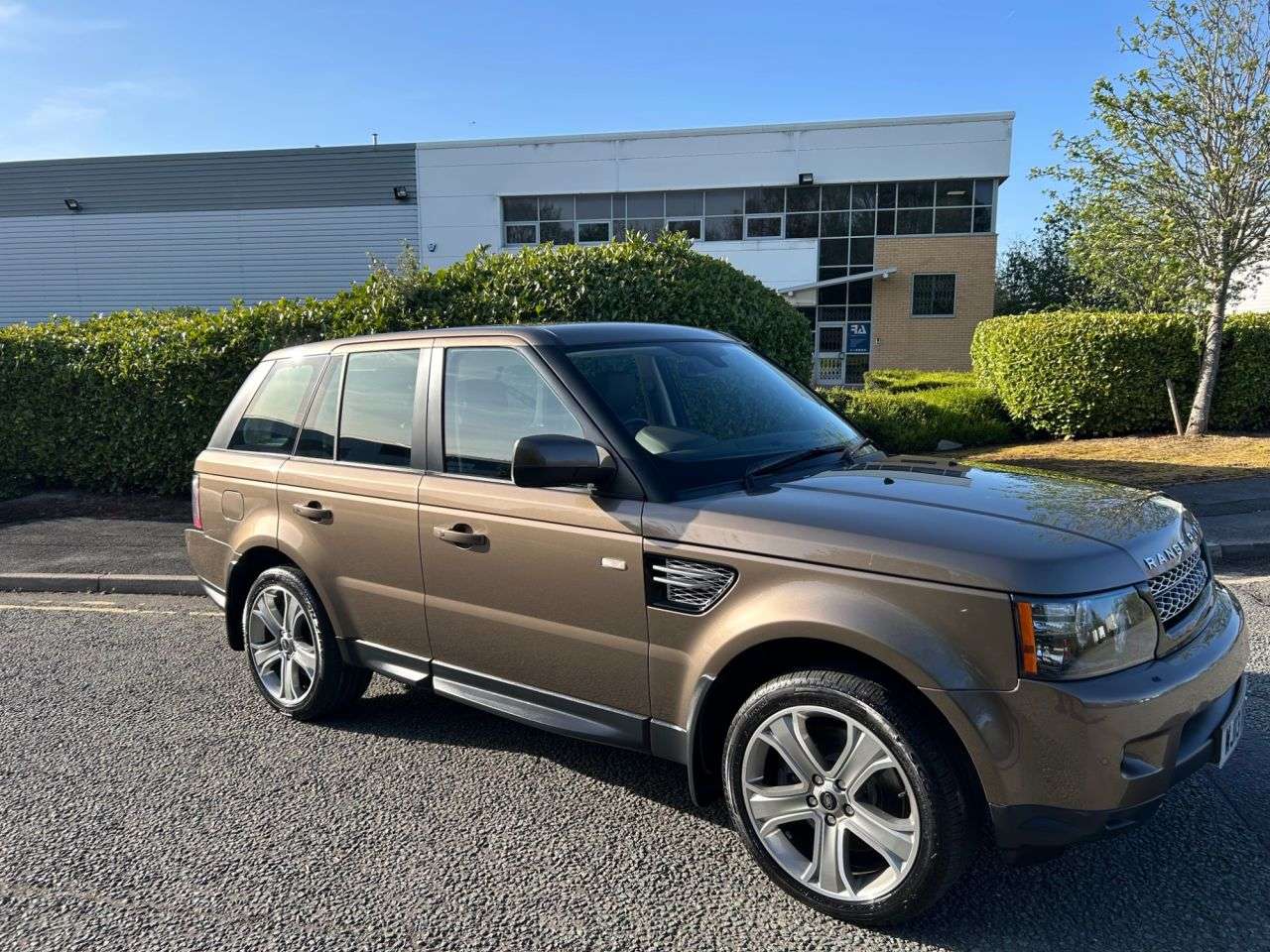 A 2013 LAND ROVER RANGE ROVER SPORT 3.0 SD V6 HSE Black SUV 5dr Diesel Auto 4WD Euro 5 (255 bhp)-1 Owner From N A 2013 LAND ROVER RANGE ROVER SPORT 3.0 SD V6 HSE Black SUV 5dr Diesel Auto 4WD Euro 5 (255 bhp)-1 Owner From N