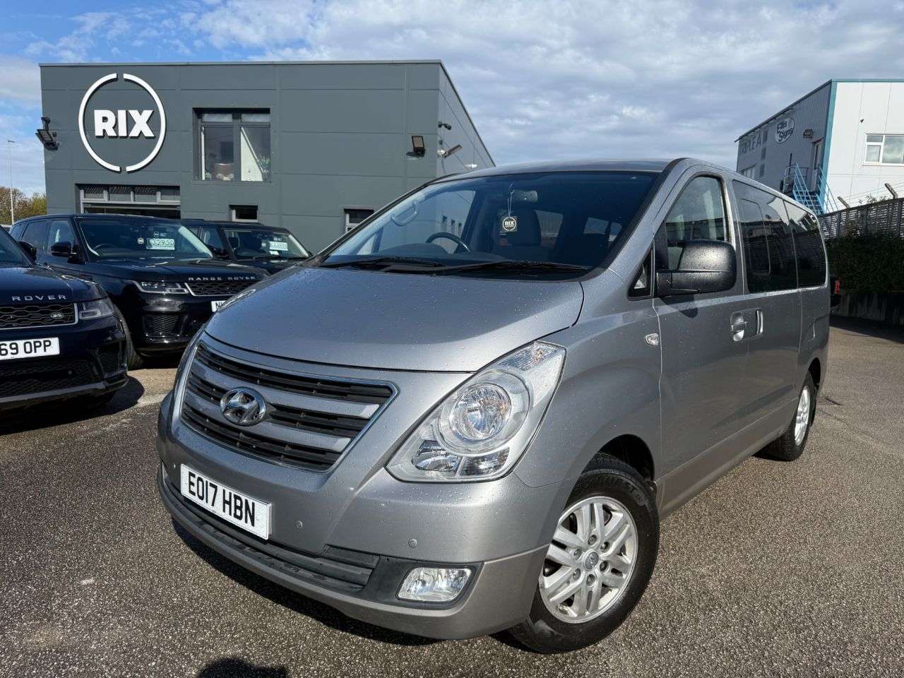 A 2017 HYUNDAI I800 2.5 CRDi SE MPV 5dr Diesel Auto Euro 6-2 FORMER KEEPERS-8 SEATER-ALLOY WHEE A 2017 HYUNDAI I800 2.5 CRDi SE MPV 5dr Diesel Auto Euro 6-2 FORMER KEEPERS-8 SEATER-ALLOY WHEE