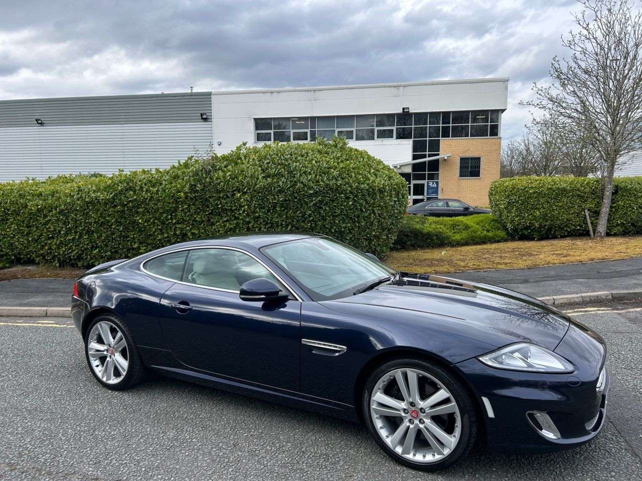 A 2014 JAGUAR XK 5.0 V8 Signature Coupe 2dr Petrol Auto Euro 5 (385 ps)-Fantastic Low Mileag A 2014 JAGUAR XK 5.0 V8 Signature Coupe 2dr Petrol Auto Euro 5 (385 ps)-Fantastic Low Mileag