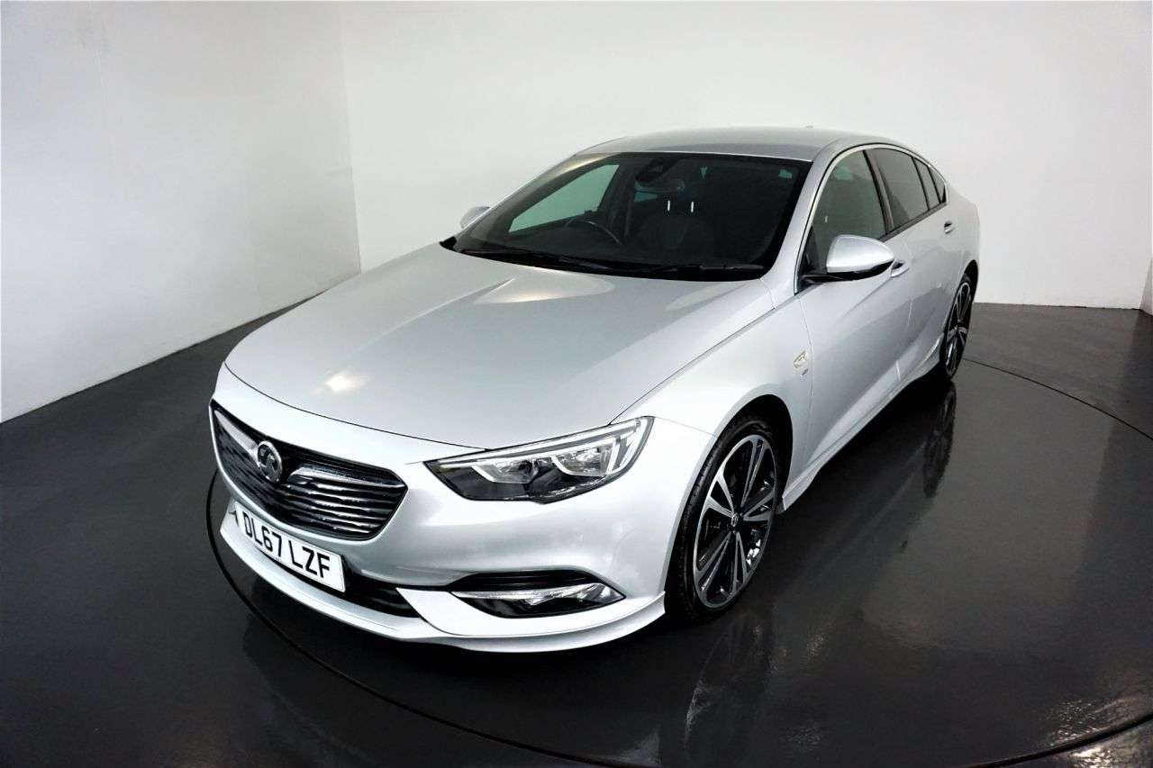 A 2017 VAUXHALL INSIGNIA GRAND SPORT SRI VX-LINE NAV A 2017 VAUXHALL INSIGNIA GRAND SPORT SRI VX-LINE NAV