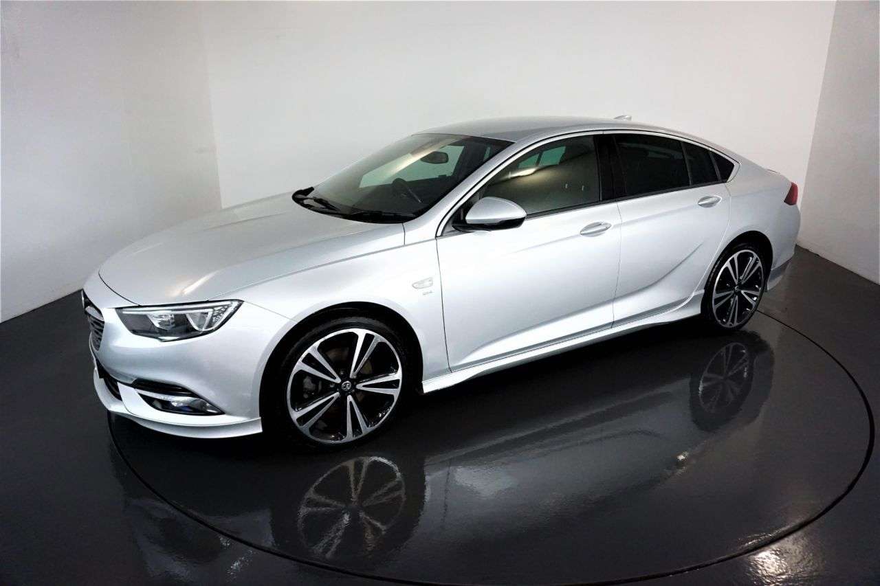 A 2017 VAUXHALL INSIGNIA GRAND SPORT SRI VX-LINE NAV A 2017 VAUXHALL INSIGNIA GRAND SPORT SRI VX-LINE NAV