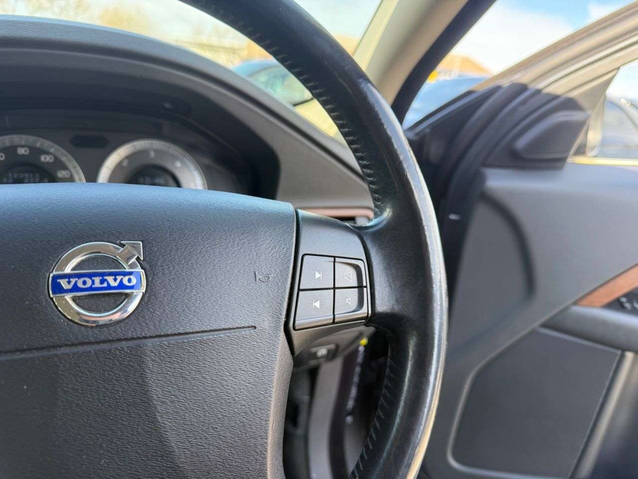 2009 VOLVO V70 2009 VOLVO V70