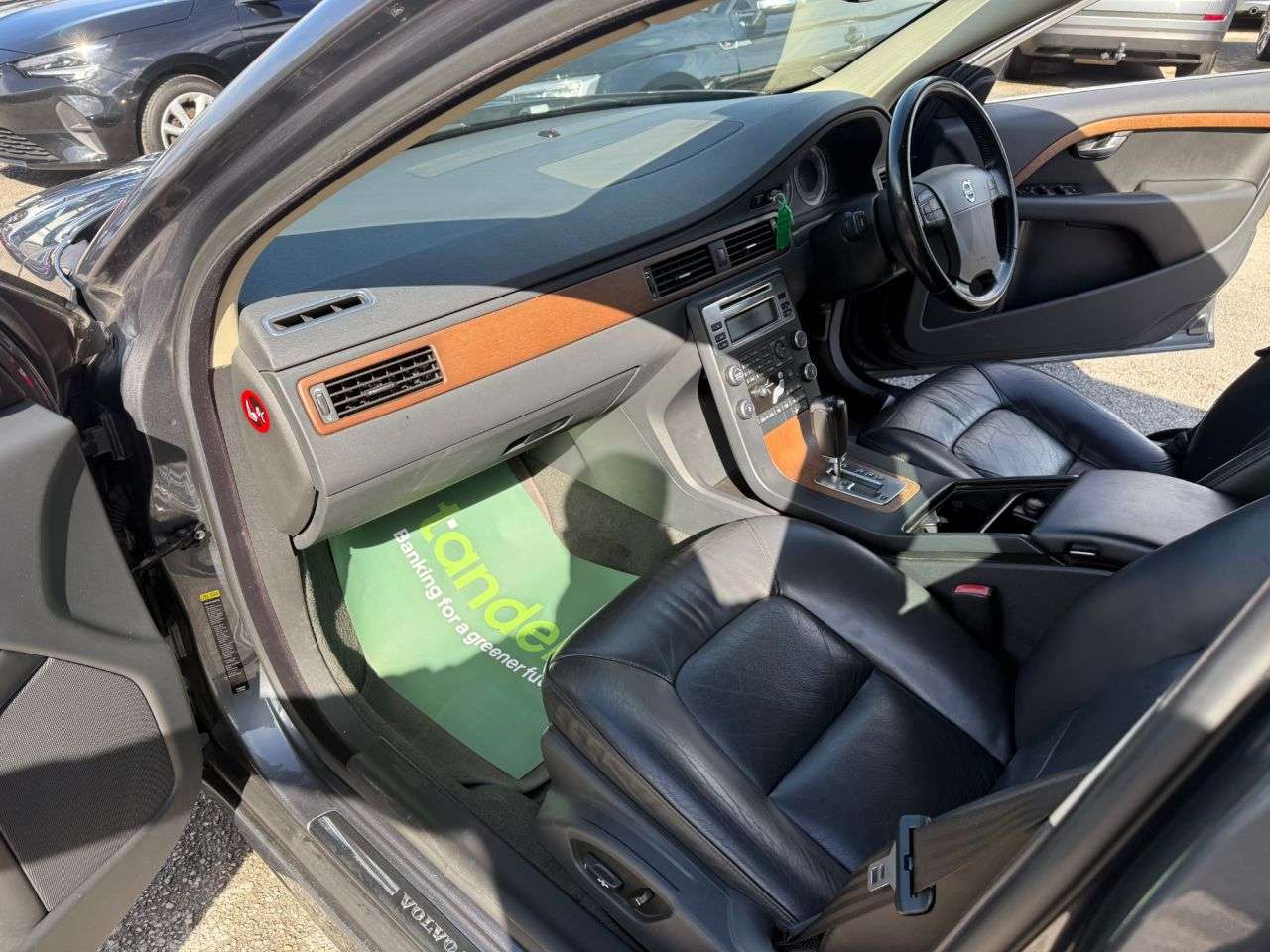 2009 VOLVO V70 2009 VOLVO V70