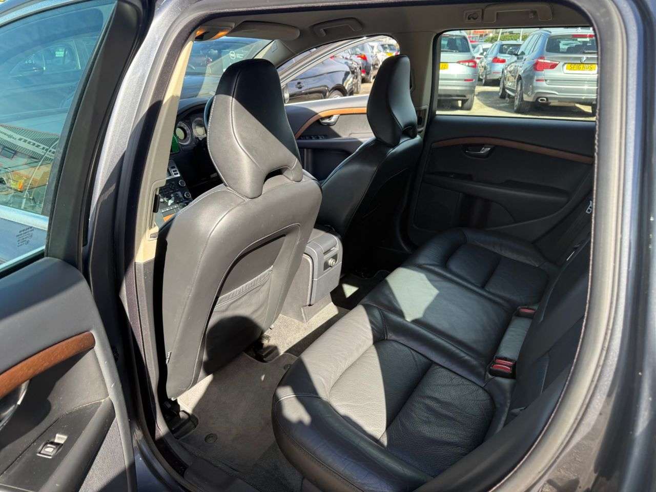2009 VOLVO V70 2009 VOLVO V70