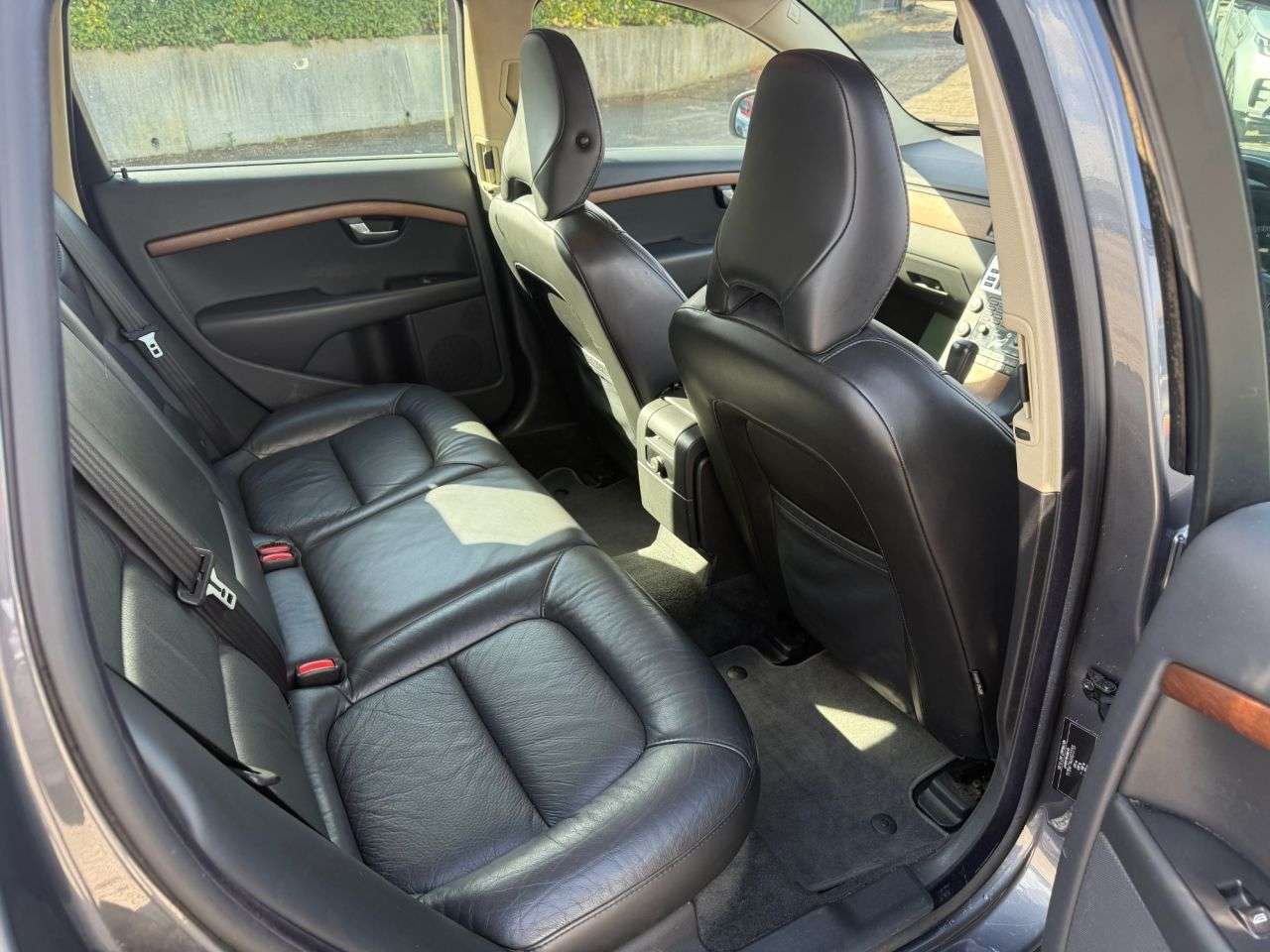 2009 VOLVO V70 2009 VOLVO V70