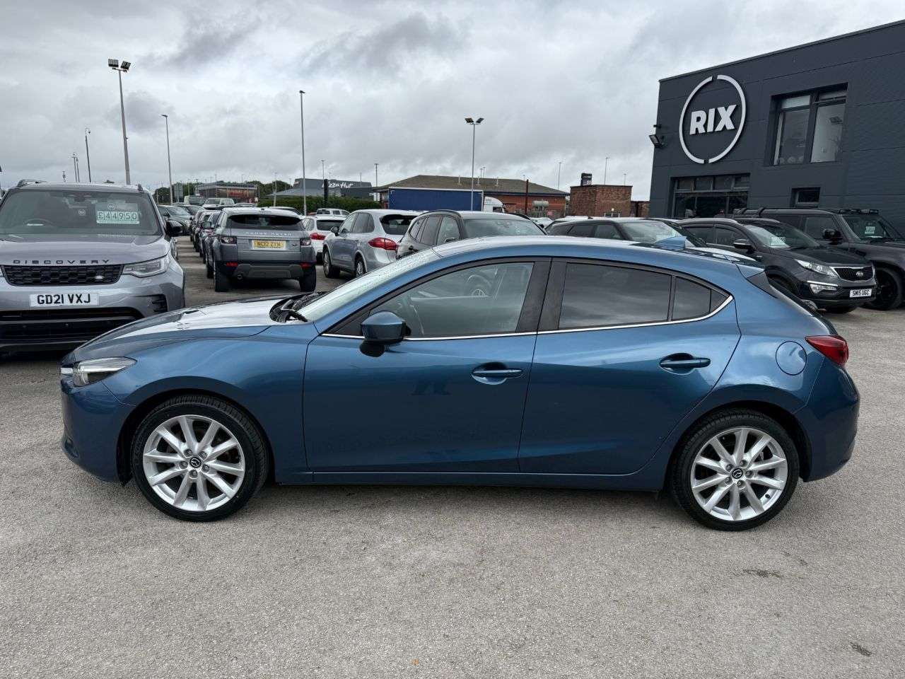 A 2017 MAZDA MAZDA3 2.0 SKYACTIV-G Sport Nav Hatchback 5dr Petrol Manual Euro 6 (s/s) (121 ps) A 2017 MAZDA MAZDA3 2.0 SKYACTIV-G Sport Nav Hatchback 5dr Petrol Manual Euro 6 (s/s) (121 ps)