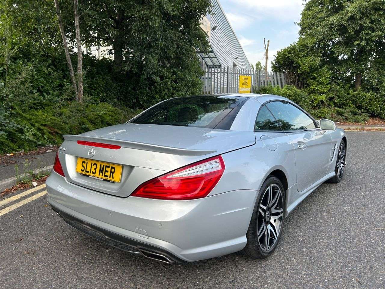 A 2013 MERCEDES-BENZ SL 4.7 SL500 V8 BlueEfficiency Convertible 2dr Petrol G-Tronic Euro 5 (s/s) (4 A 2013 MERCEDES-BENZ SL 4.7 SL500 V8 BlueEfficiency Convertible 2dr Petrol G-Tronic Euro 5 (s/s) (4