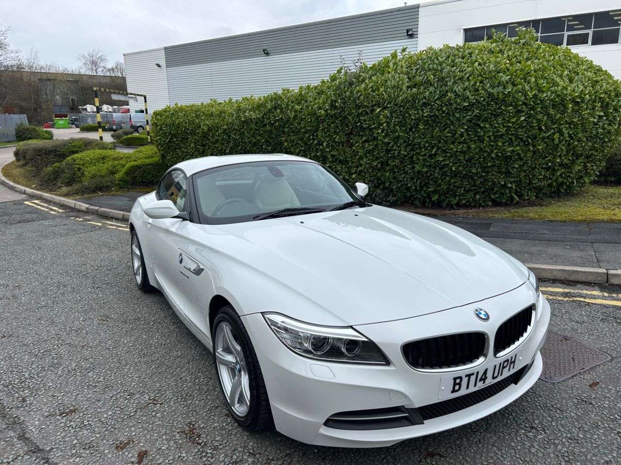 A 2014 BMW Z4 2.0 20i Convertible 2dr Petrol Manual sDrive Euro 6 (s/s) (184 ps)-2 Owner A 2014 BMW Z4 2.0 20i Convertible 2dr Petrol Manual sDrive Euro 6 (s/s) (184 ps)-2 Owner