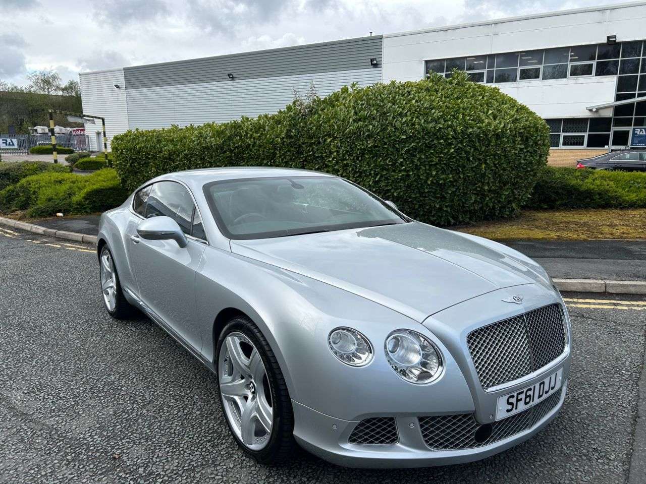 A 2011 BENTLEY CONTINENTAL 6.0 GT Coupe Mulliner Driving Specification 2dr Auto 6Spd 4WD Euro 5 (575 p A 2011 BENTLEY CONTINENTAL 6.0 GT Coupe Mulliner Driving Specification 2dr Auto 6Spd 4WD Euro 5 (575 p