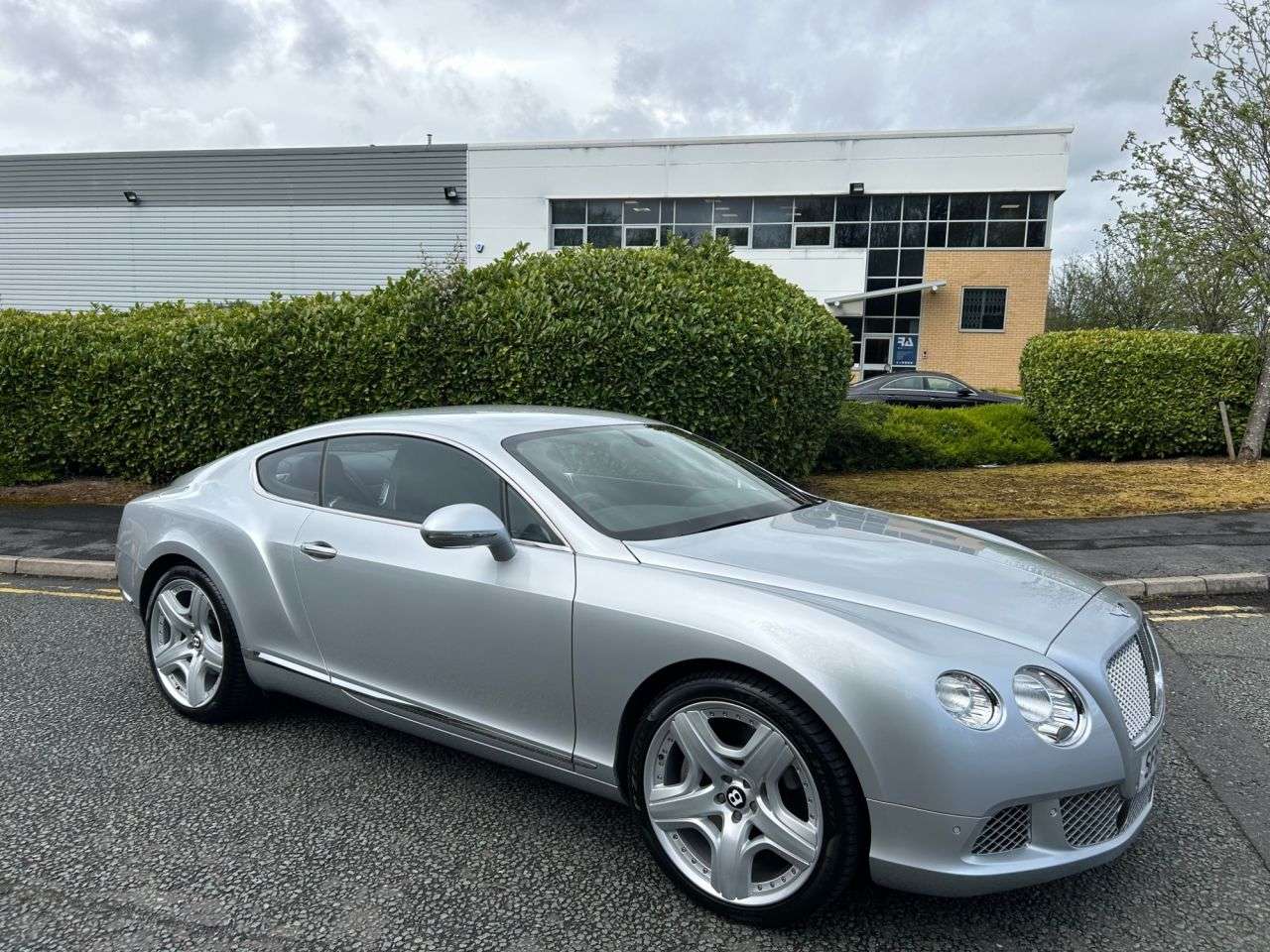 A 2011 BENTLEY CONTINENTAL 6.0 GT Coupe Mulliner Driving Specification 2dr Auto 6Spd 4WD Euro 5 (575 p A 2011 BENTLEY CONTINENTAL 6.0 GT Coupe Mulliner Driving Specification 2dr Auto 6Spd 4WD Euro 5 (575 p