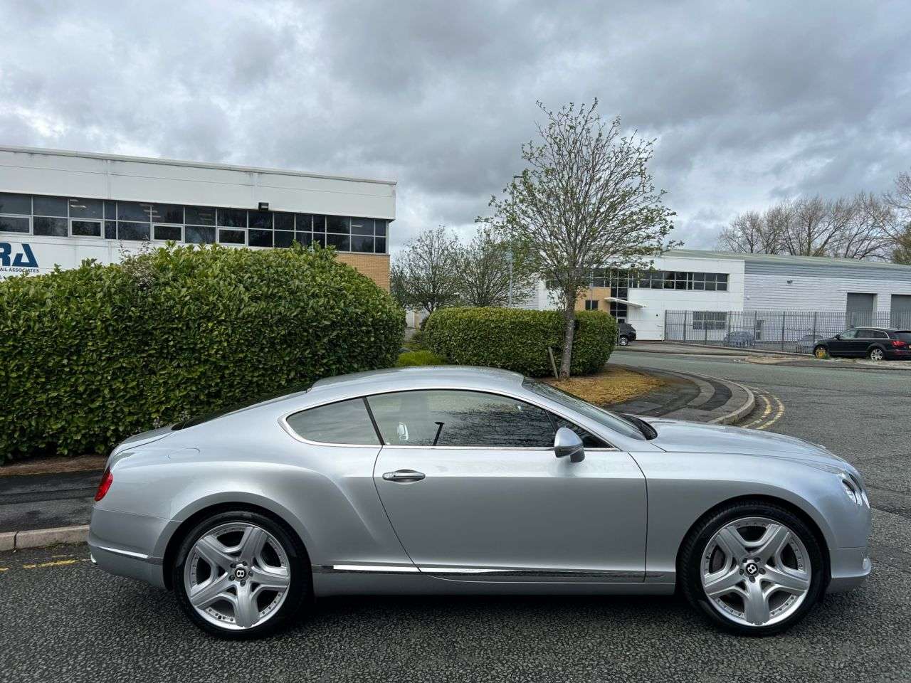 A 2011 BENTLEY CONTINENTAL 6.0 GT Coupe Mulliner Driving Specification 2dr Auto 6Spd 4WD Euro 5 (575 p A 2011 BENTLEY CONTINENTAL 6.0 GT Coupe Mulliner Driving Specification 2dr Auto 6Spd 4WD Euro 5 (575 p