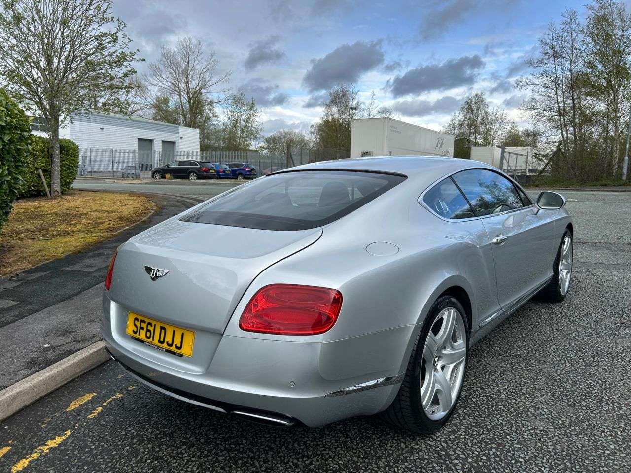 A 2011 BENTLEY CONTINENTAL 6.0 GT Coupe Mulliner Driving Specification 2dr Auto 6Spd 4WD Euro 5 (575 p A 2011 BENTLEY CONTINENTAL 6.0 GT Coupe Mulliner Driving Specification 2dr Auto 6Spd 4WD Euro 5 (575 p