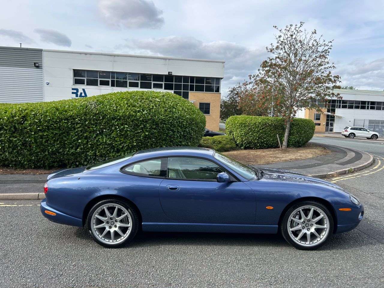 A 2005 JAGUAR XKR 4.2 Coupe 2dr Petrol Automatic (304 g/km, 400 bhp)-Supplied New By Jaguar W A 2005 JAGUAR XKR 4.2 Coupe 2dr Petrol Automatic (304 g/km, 400 bhp)-Supplied New By Jaguar W