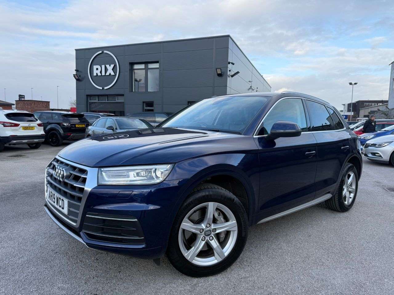A 2019 AUDI Q5 2.0 TDI 40 Sport SUV 5dr Diesel S Tronic quattro Euro 6-FINISHED IN NAVARRA A 2019 AUDI Q5 2.0 TDI 40 Sport SUV 5dr Diesel S Tronic quattro Euro 6-FINISHED IN NAVARRA