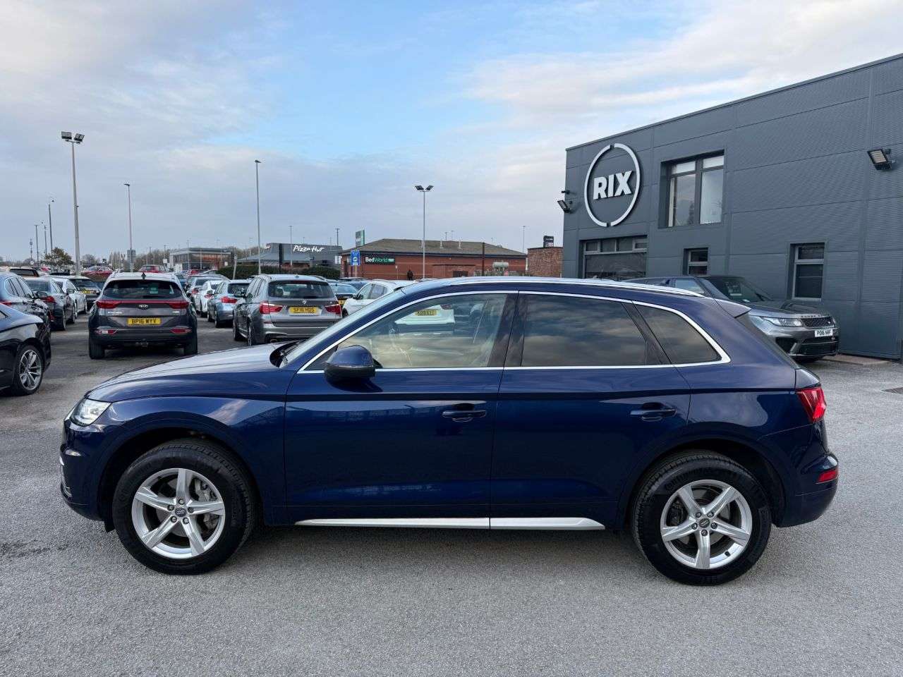 A 2019 AUDI Q5 2.0 TDI 40 Sport SUV 5dr Diesel S Tronic quattro Euro 6-FINISHED IN NAVARRA A 2019 AUDI Q5 2.0 TDI 40 Sport SUV 5dr Diesel S Tronic quattro Euro 6-FINISHED IN NAVARRA