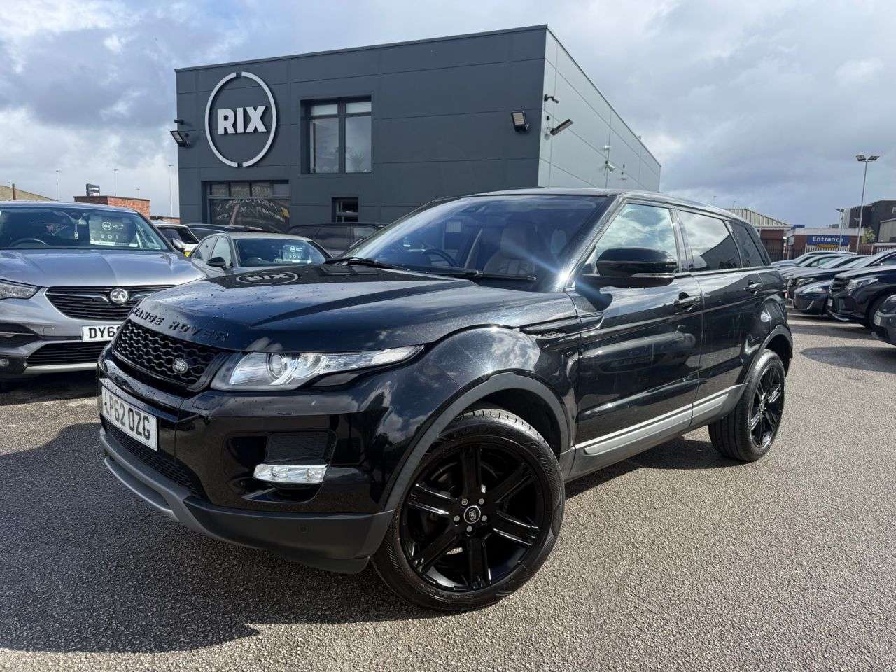 A 2013 LAND ROVER RANGE ROVER EVOQUE 2.2 SD4 Pure SUV 5dr Diesel Auto 4WD-2 OWNER CAR GREAT LOW MILEAGE EXAMPLE A 2013 LAND ROVER RANGE ROVER EVOQUE 2.2 SD4 Pure SUV 5dr Diesel Auto 4WD-2 OWNER CAR GREAT LOW MILEAGE EXAMPLE
