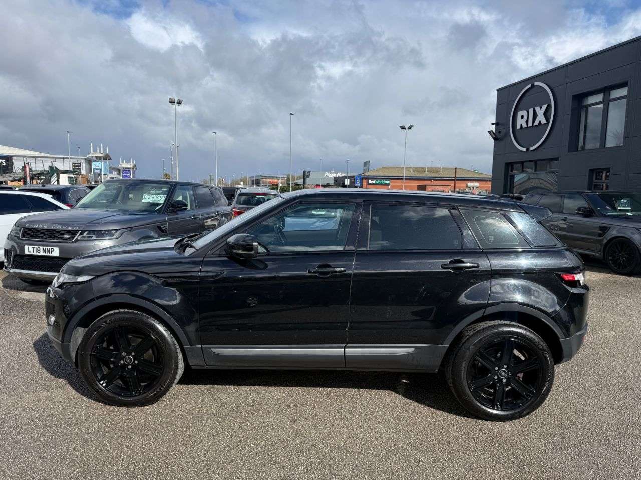 A 2013 LAND ROVER RANGE ROVER EVOQUE 2.2 SD4 Pure SUV 5dr Diesel Auto 4WD-2 OWNER CAR GREAT LOW MILEAGE EXAMPLE A 2013 LAND ROVER RANGE ROVER EVOQUE 2.2 SD4 Pure SUV 5dr Diesel Auto 4WD-2 OWNER CAR GREAT LOW MILEAGE EXAMPLE