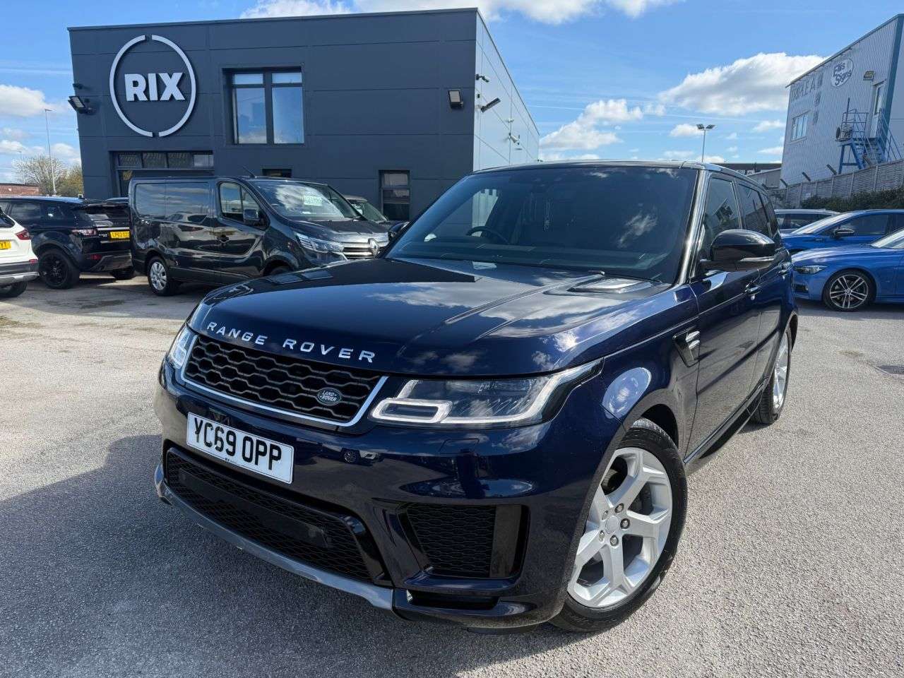 A 2019 LAND ROVER RANGE ROVER SPORT 3.0 SD V6 HSE SUV 5dr Diesel Auto 4WD Euro 6 (s/s) (306 ps)-Factory Extras A 2019 LAND ROVER RANGE ROVER SPORT 3.0 SD V6 HSE SUV 5dr Diesel Auto 4WD Euro 6 (s/s) (306 ps)-Factory Extras