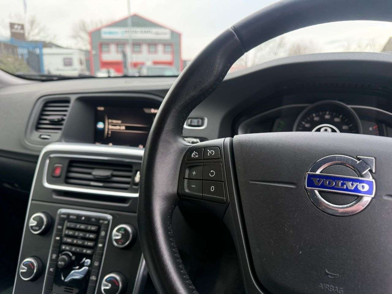 2017 VOLVO S60 2017 VOLVO S60