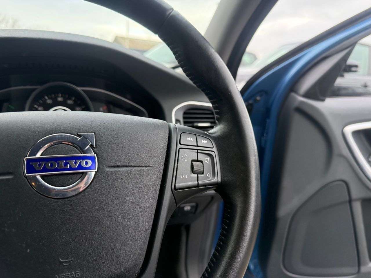 2017 VOLVO S60 2017 VOLVO S60