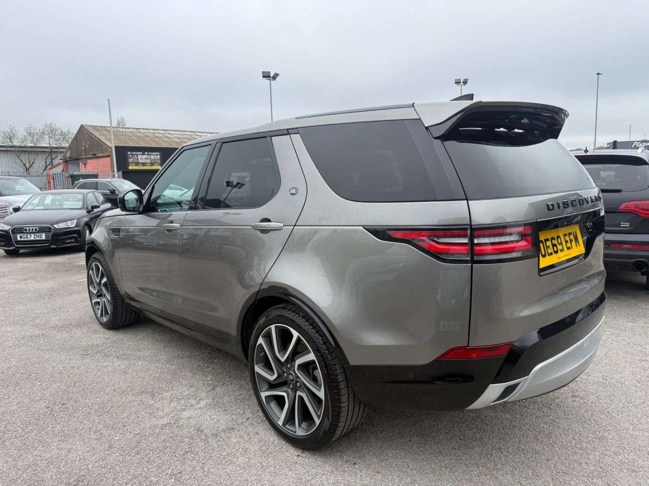 A 2019 LAND ROVER DISCOVERY 5 3.0 SD V6 HSE Luxury SUV 5dr Diesel Auto 4WD Euro 6-Factory Extras Worth £5 A 2019 LAND ROVER DISCOVERY 5 3.0 SD V6 HSE Luxury SUV 5dr Diesel Auto 4WD Euro 6-Factory Extras Worth £5