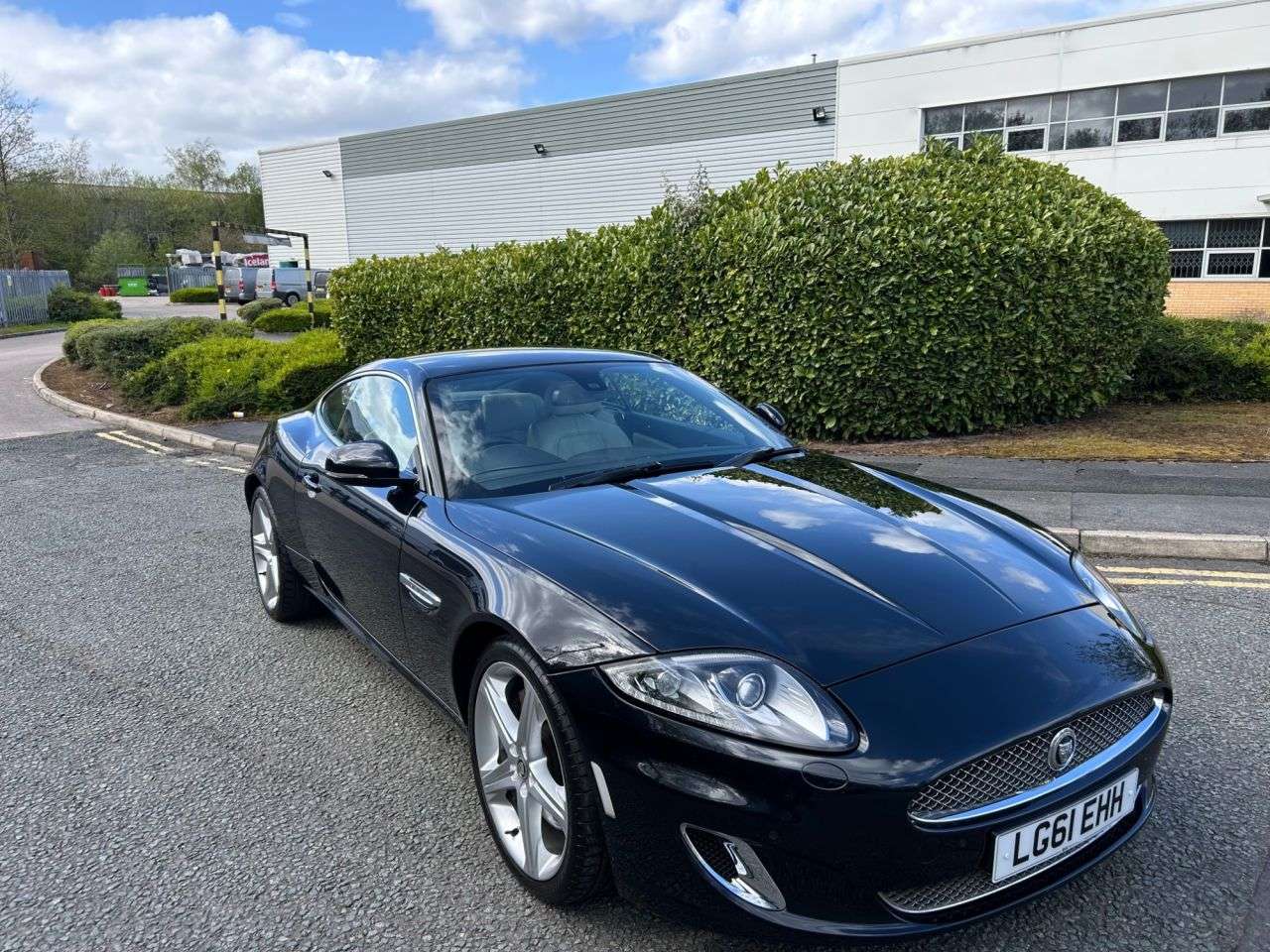 A 2011 JAGUAR XK 5.0 V8 Portfolio Coupe 2dr Petrol Auto Euro 5 (385 ps)-Great Value, Facelif A 2011 JAGUAR XK 5.0 V8 Portfolio Coupe 2dr Petrol Auto Euro 5 (385 ps)-Great Value, Facelif