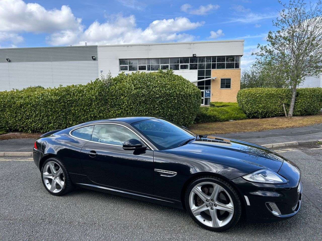A 2011 JAGUAR XK 5.0 V8 Portfolio Coupe 2dr Petrol Auto Euro 5 (385 ps)-Great Value, Facelif A 2011 JAGUAR XK 5.0 V8 Portfolio Coupe 2dr Petrol Auto Euro 5 (385 ps)-Great Value, Facelif