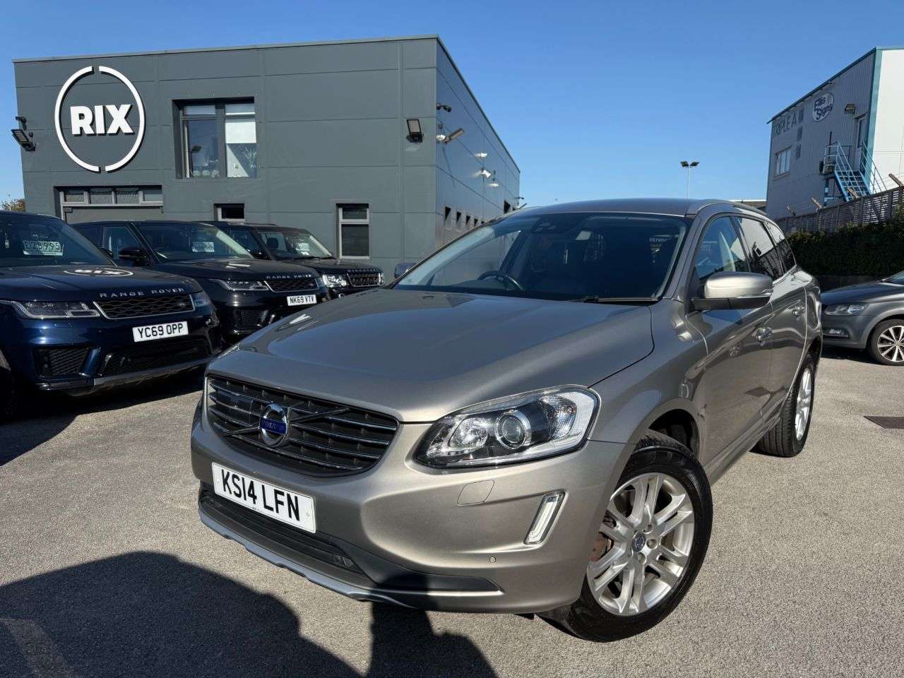 A 2014 VOLVO XC60 2.4 D5 SE Lux Nav SUV 5dr Diesel Geartronic AWD-11 VOLVO SERVICES-2 OWNERS A 2014 VOLVO XC60 2.4 D5 SE Lux Nav SUV 5dr Diesel Geartronic AWD-11 VOLVO SERVICES-2 OWNERS