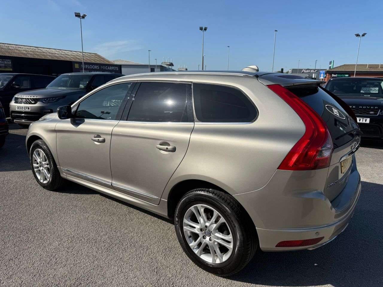 A 2014 VOLVO XC60 2.4 D5 SE Lux Nav SUV 5dr Diesel Geartronic AWD-11 VOLVO SERVICES-2 OWNERS A 2014 VOLVO XC60 2.4 D5 SE Lux Nav SUV 5dr Diesel Geartronic AWD-11 VOLVO SERVICES-2 OWNERS