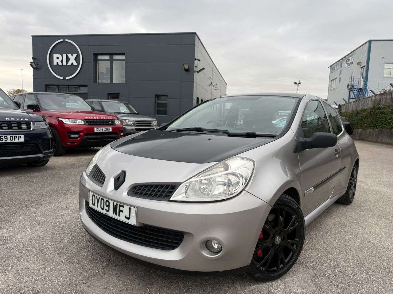 A 2009 RENAULT CLIO 2.0 VVT Renaultsport Cup Hatchback 3dr Petrol Manual (199 g/km, 197 bhp)-Su A 2009 RENAULT CLIO 2.0 VVT Renaultsport Cup Hatchback 3dr Petrol Manual (199 g/km, 197 bhp)-Su