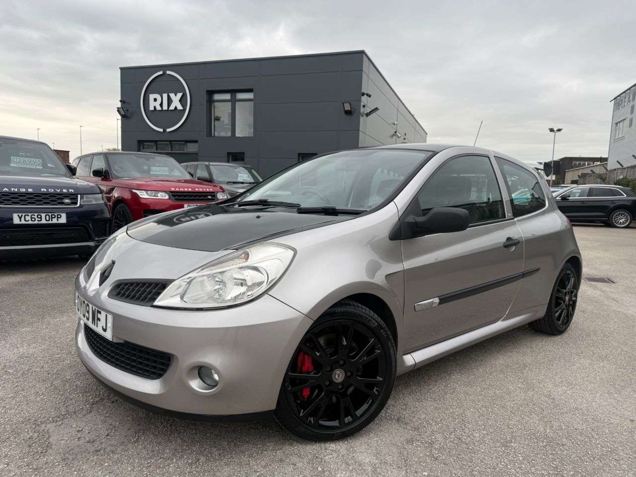 A 2009 RENAULT CLIO 2.0 VVT Renaultsport Cup Hatchback 3dr Petrol Manual (199 g/km, 197 bhp)-Su A 2009 RENAULT CLIO 2.0 VVT Renaultsport Cup Hatchback 3dr Petrol Manual (199 g/km, 197 bhp)-Su