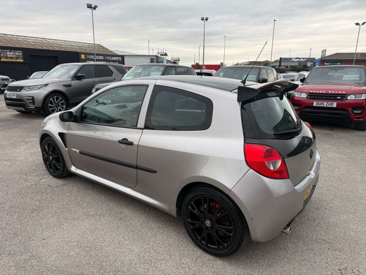 A 2009 RENAULT CLIO 2.0 VVT Renaultsport Cup Hatchback 3dr Petrol Manual (199 g/km, 197 bhp)-Su A 2009 RENAULT CLIO 2.0 VVT Renaultsport Cup Hatchback 3dr Petrol Manual (199 g/km, 197 bhp)-Su