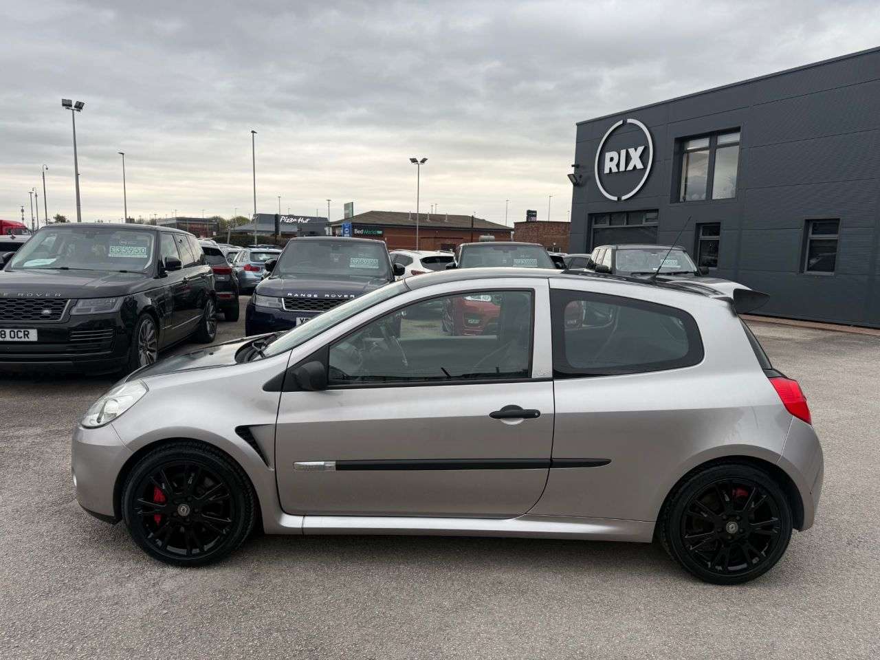 A 2009 RENAULT CLIO 2.0 VVT Renaultsport Cup Hatchback 3dr Petrol Manual (199 g/km, 197 bhp)-Su A 2009 RENAULT CLIO 2.0 VVT Renaultsport Cup Hatchback 3dr Petrol Manual (199 g/km, 197 bhp)-Su
